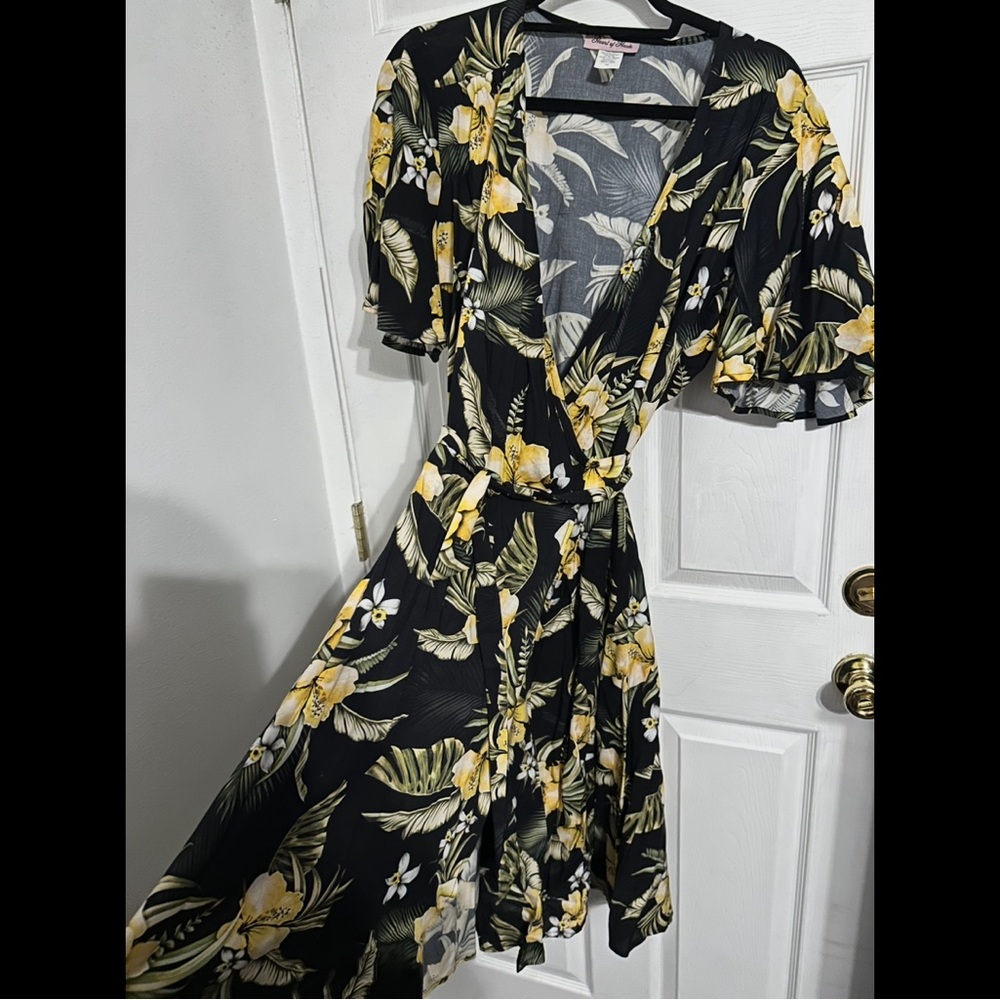 Heart of Haute Tropical Floral Tiki Wrap Dress - Picture 2 of 4